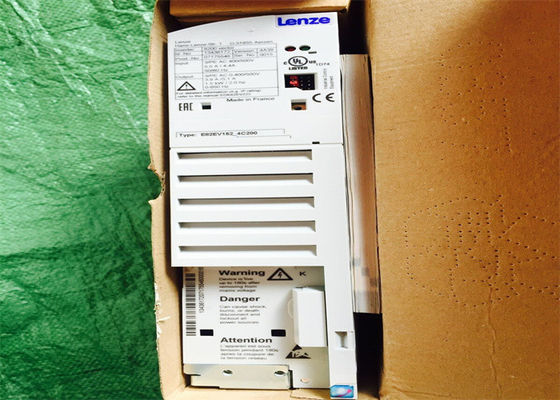 A MOVIMENTAÇÃO do INVERSOR da FREQUÊNCIA do VETOR de Lenze E82EV152K4C ENTROU 3 a FASE 400/500 VAC 50/60 de hertz