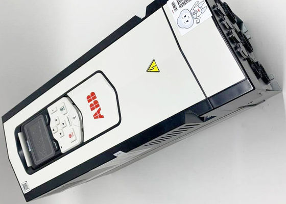 Movimentação do inversor 3AUA0000090435 21A 11KW da frequência ACS880-01-021A-5
