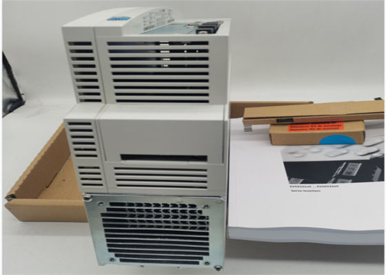 CONTROLADOR SERVO de Lenze EVS9326-EIV004 9300 SÉRIES um quilowatt de 400/480 de VAC 11 (14,75 HP)