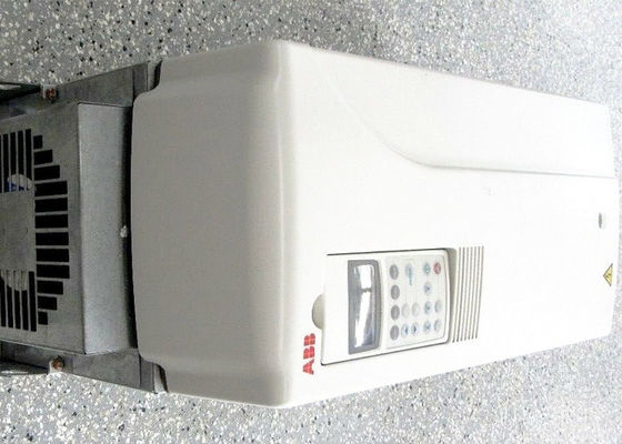 Movimentações ACS800 31A do inversor 68672929 da frequência ACS800-U31-0020-5 únicas