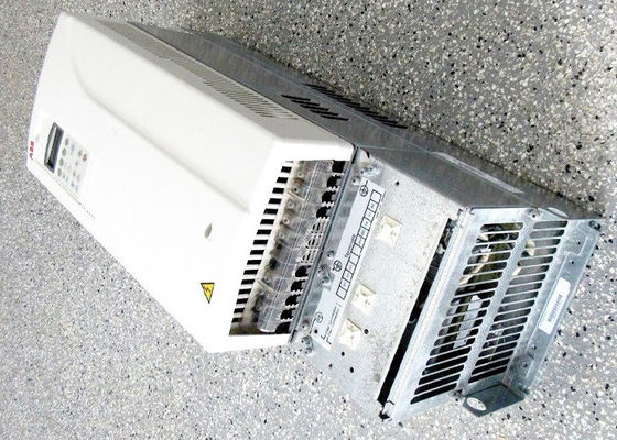 Movimentações ACS800 31A do inversor 68672929 da frequência ACS800-U31-0020-5 únicas