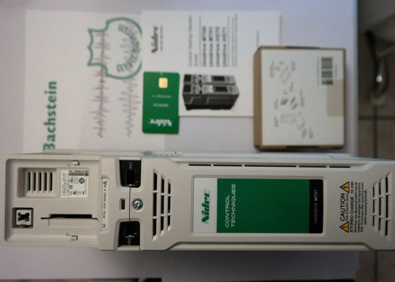 Série M701-03400062A de Nidec Unidrive M700 das técnicas de controle inversor industrial da C.A. de 2.2/3.0 quilowatts