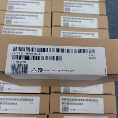 GE IC697CPM790 processador central de 64 megahertz com capacidade do cálculo usando uma vírgula flutuante de 32 bits