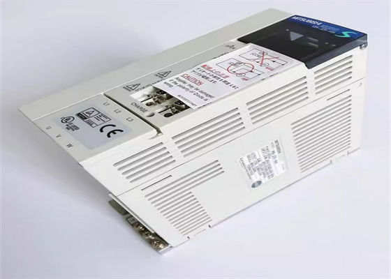 O servo industrial da C.A. MR-J2-100AS24 conduz o amplificador servo de Mitsubishi