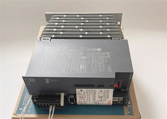 A fase monofásica servo do amplificador MR-JE 700W da C.A. de MR-JE-70BF Mitsubishi entrou