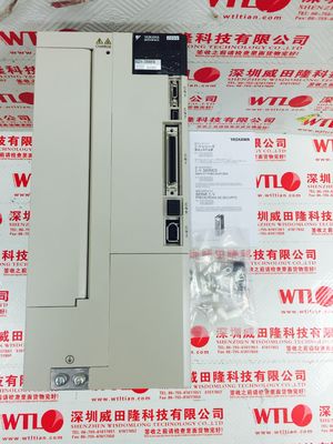 Um servo industrial da garantia do ano conduz YASKAWA SGDV-330A01A Servopack 50/60HZ
