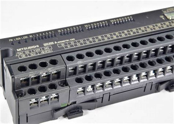 O MÓDULO REMOTO 32 DO I/O DE AJ65SBTB1-32D ENTRA 24 45 DO MILIAMPÈRE UM VDC DE TIPO DO FIO