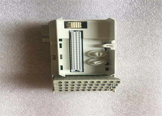 Unidade da terminação do módulo do estojo compacto de ABB TU818V1, MTU, terminal do I/O de 50V 3BSE069209R1 S800
