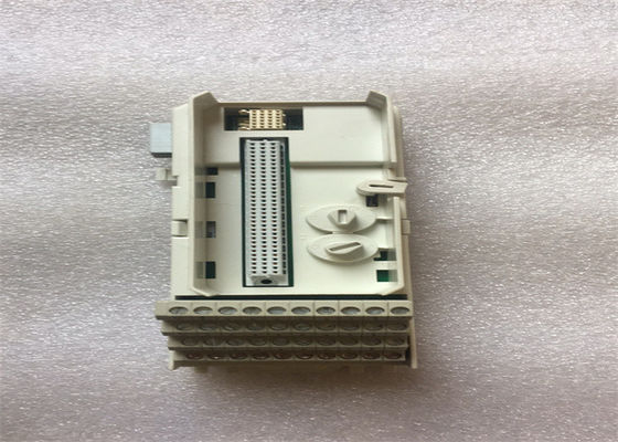 Unidade da terminação do módulo do estojo compacto de ABB TU818V1, MTU, terminal do I/O de 50V 3BSE069209R1 S800