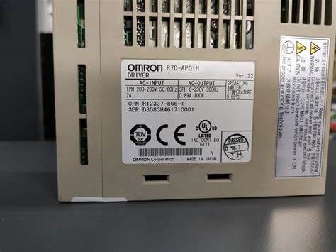 A fonte servo 2.6A 100V da C.A. 100VAC de Omron R7D-AP04L carrega a MOVIMENTAÇÃO SERVO de 400 W