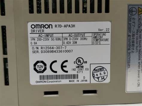 O PULSO SERVO do MOTORISTA 30W de Omron R7D-APA3H ENTROU 240 a carga MONOFÁSICA do VAC 0.42A 200V