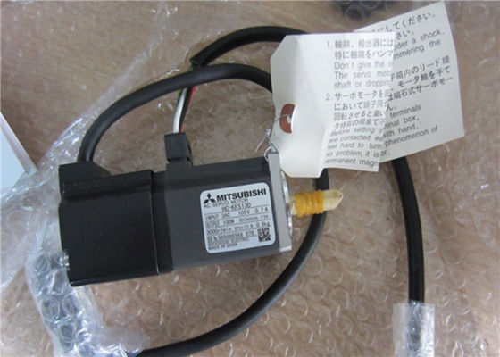 Servo motor industrial NOVO HC-KFS13D 3AC 105V 0.7A da C.A. de Mitsubishi 100W no estoque