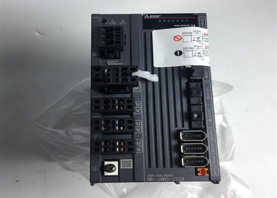 O servo industrial de MR-J4W3-222B Mitsubishi conduz o amplificador servo