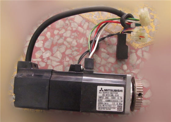 Servo motor industrial HC-KFS13BL-S16 3AC 105V 0.7A da C.A. de Mitsubishi 100W