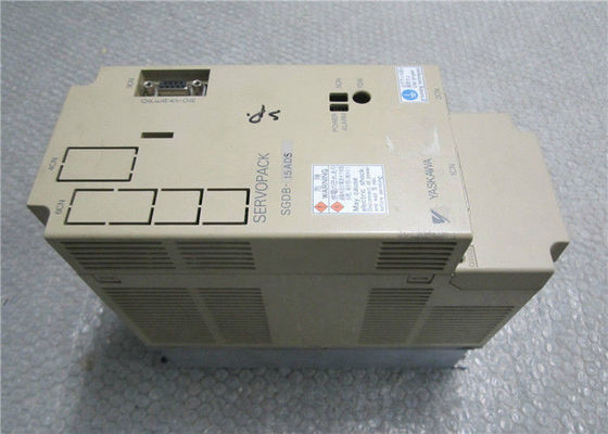 A movimentação servo 200-230V 9.5A Servopack de SGDB-15ADS Yaskawa entrou 10 ampères