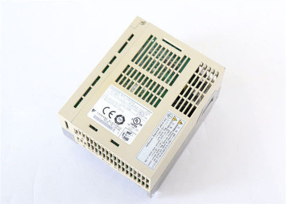 Yasakawa SGDM-10 ADA Ac Servo Motor Drive ENTROU: 7 A 200-230 VAC 50/60 DE HERTZ