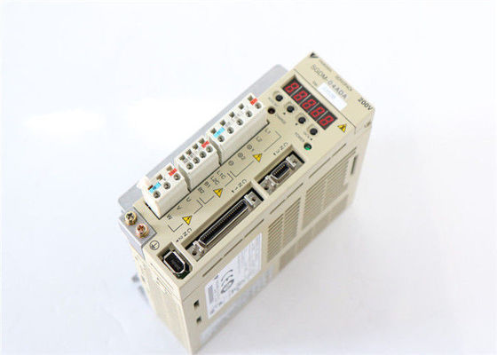 Yasakawa SGDM-10 ADA Ac Servo Motor Drive ENTROU: 7 A 200-230 VAC 50/60 DE HERTZ