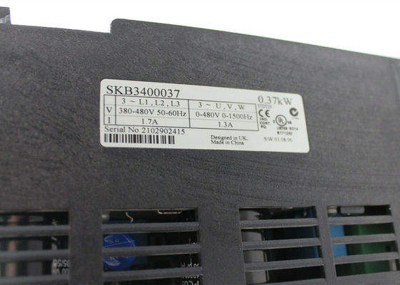 Movimentação do inversor da C.A. do comandante SK 0.37kW 3ph das TÉCNICAS de CONTROLE de NIDEC EMERSON SKB3400037