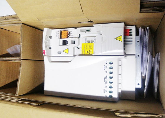 Movimentações da C.A. da baixa tensão de ACS355-03E-12A5-4 ABB 3AUA0000058190 ACS355
