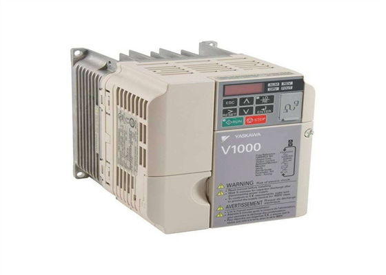 A movimentação do inversor da C.A. do VETOR de YASKAWA CIMR-VC4A0005BAA 1.5-2.2 quilowatts 50/60 de hertz ENTROU