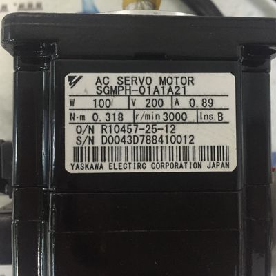 SGM-02UW14E Yaskawa 17bit Encoder Absoluto SERVO MOTOR 100W 0.89A Novo na caixa
