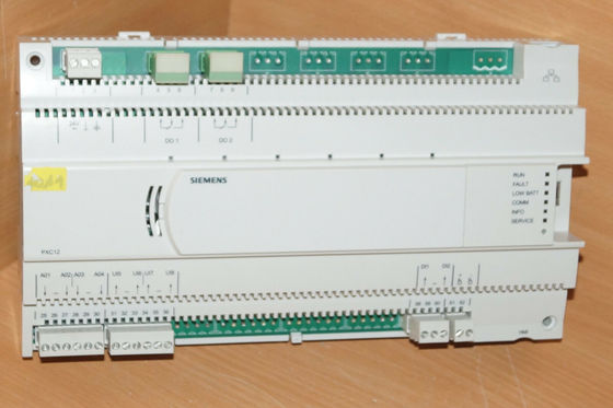 PXC12-E.D Siemens Estações de automação compactas livremente programáveis para 8 ou 16 pontos de entrada/saída