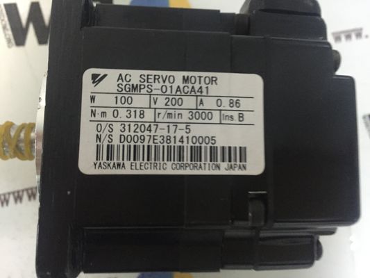 Industrial Yaskawa AC Servo Motor SGMPS-01ACA41 100W 200V em estado novo