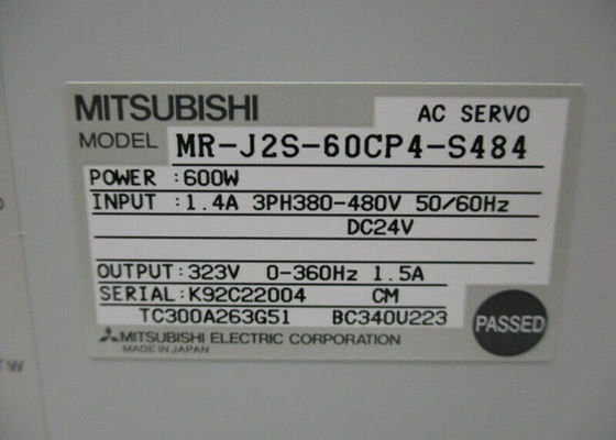 MR-J2S-60CP4-S484 Mitsubishi DC Servo Drive Amplificador Industrial 600W 1.4A Saída 323V
