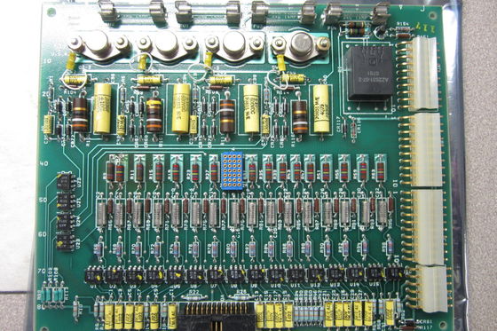GE Input Isolator Board DS3800HIOA recursos para a instalação da placa com parafusos no interior do acionamento