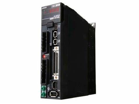 OMRON R88D-KT04L Servo AC 100 ~ 120VAC Alimentação 4.6A 120V Carga 400 W SERVO DRIVER