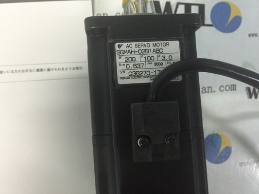 Yaskawa AC Servomotor Industrial SGMAH-02B1A6C 200W 200V NOVO