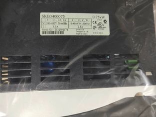 TECNICAS DE CONTROLO Comandante SKB1100075 0,75kW Motor de inversor 100...120VAC Fase única 4A