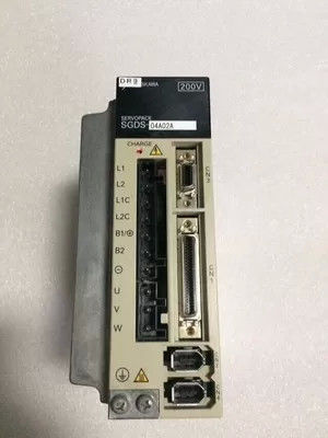 Yaskawa SGDS-04A02A Novo Servo Amplificador AC 200-230V 4.7A 400W