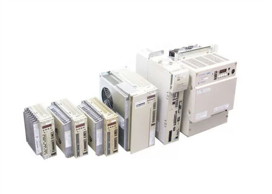 Yaskawa SGDM-04AC-SD2B AC Servo Amplificador Novo em Original 230V