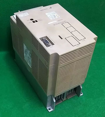 Novo servo amplificador de CA Yaskawa SGDB-20AD 230V 12A em original