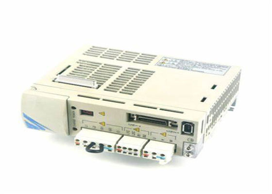 Yaskawa SGDG-04GT AC Servo Amplificador 0.4kw 230V Novo em Original