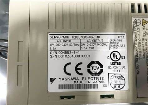 SERVO AMPLIFICADOR AC Yaskawa SGDS-01A05A 200-230V 50/60HZ 1.2A 100W