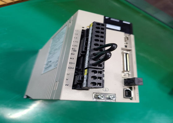 Yaskawa SGDV-3R8A05A AC Servo Amplificador Novo em Original
