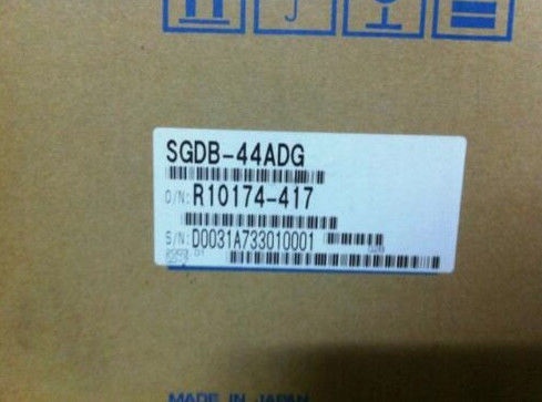 Yaskawa SGDB-44ADG-P 200-230 V AC Entrada 3 fases Entrada/Saída 4,4 kW (5,90 CV) Saída