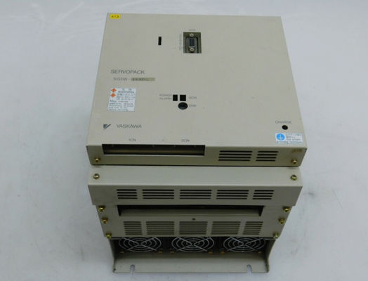 Yaskawa SGDB-44ADG-P 200-230 V AC Entrada 3 fases Entrada/Saída 4,4 kW (5,90 CV) Saída