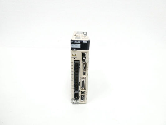 Marca Yaskawa SGDV-R70A21A AC Servo Amplificador 0.05kw Output Novo