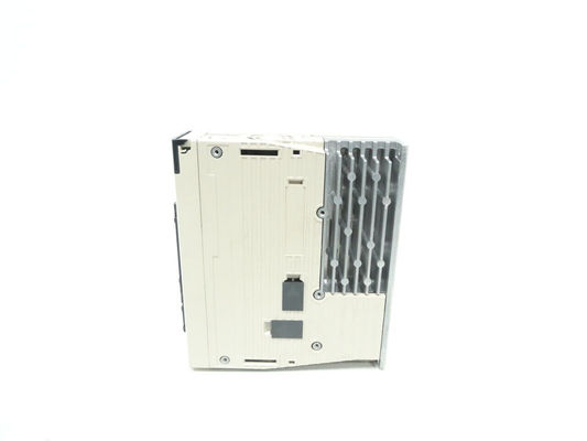 Marca Yaskawa SGDV-R70A21A AC Servo Amplificador 0.05kw Output Novo