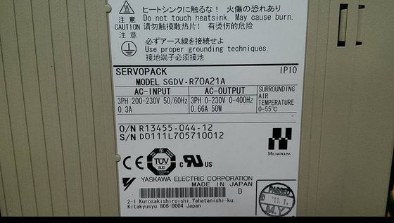 Marca Yaskawa SGDV-R70A21A AC Servo Amplificador 0.05kw Output Novo