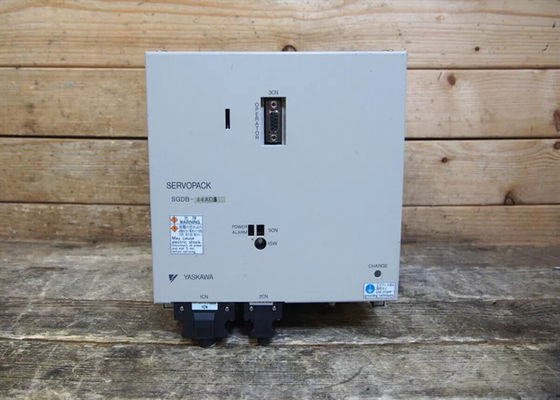 SGDB-44ADS Yaskawa Industrial Servo Drives Novo e Original