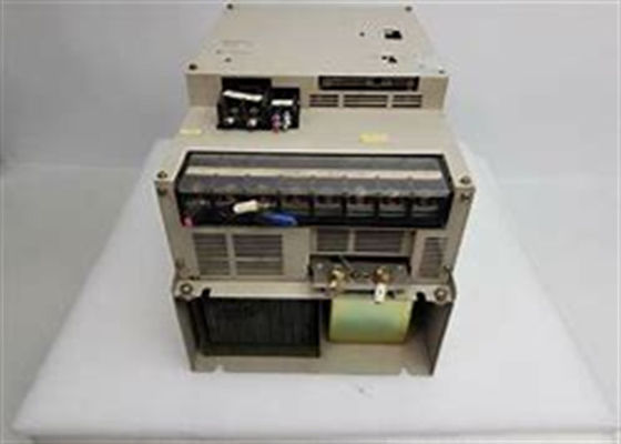 SGDB-1EADG Yaskawa Brand Servo Drives Novos em caixa original 200V