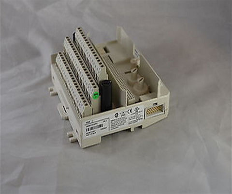 O PLC de 3BSE013234R1 ABB TU830V1 estendeu a unidade ABB Advant 800xA da terminação do módulo