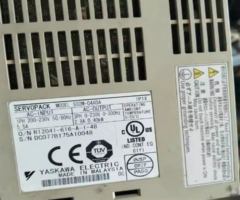 YASKAWA SGD-04APY61 AC SERVO AMPLIFIER 200-230V 6/2.6A 50/60HZ NOVO