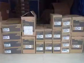 O servo industrial de MR-J2S-20A-EG 200W conduz o amplificador servo de 1.8A DC284-326V Mitsubishi