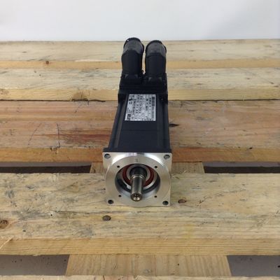 Lenze MCS 06F60-RS0B0-A11N-ST5S00N-R0SU Servomotor síncrono