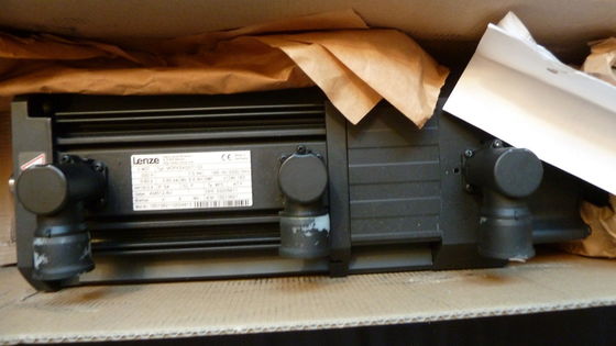 LENZE MDFKSAG071-03 Bateria industrial de 15KW com resposta rápida de velocidade de 60Hz